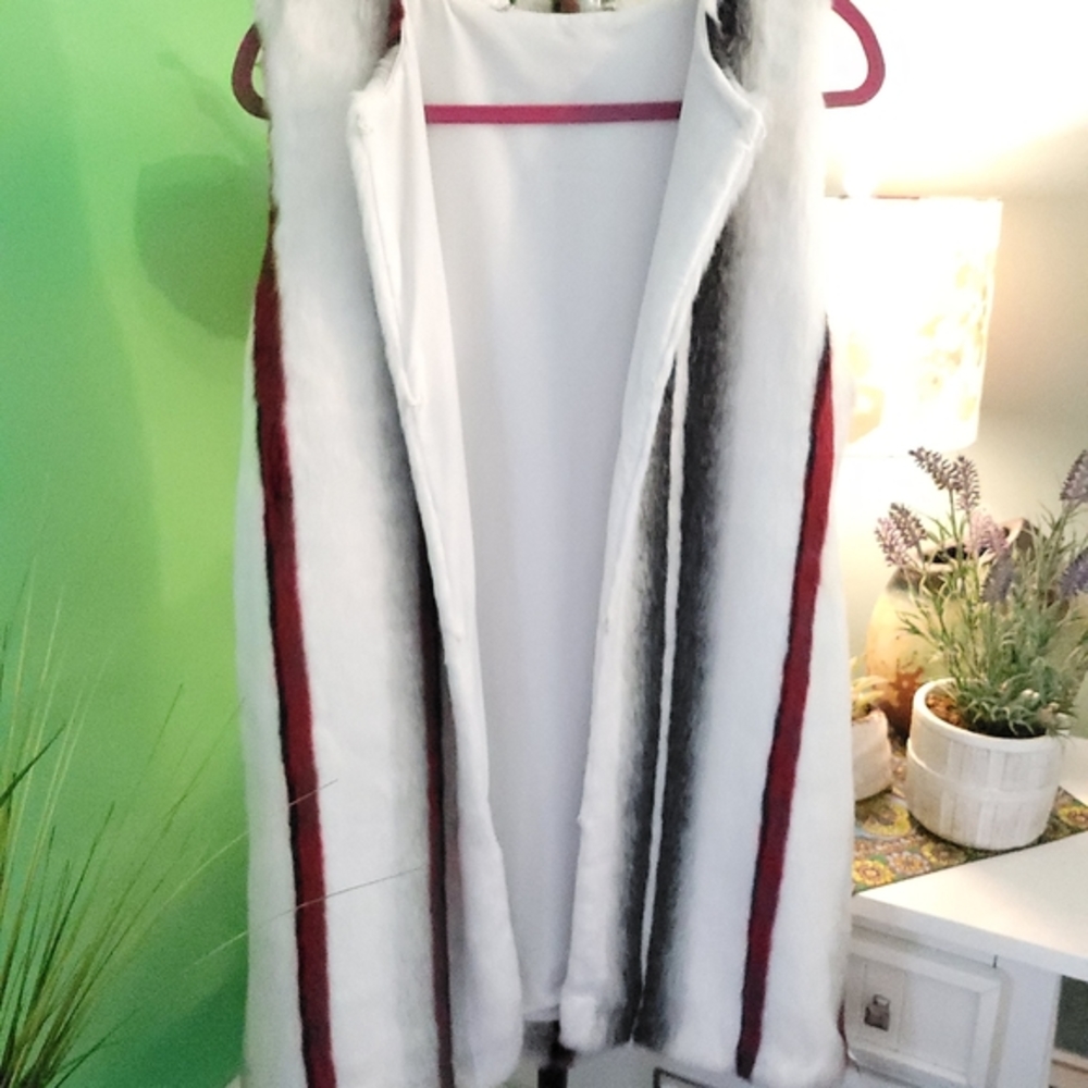 🆕Elie Tahari Vest